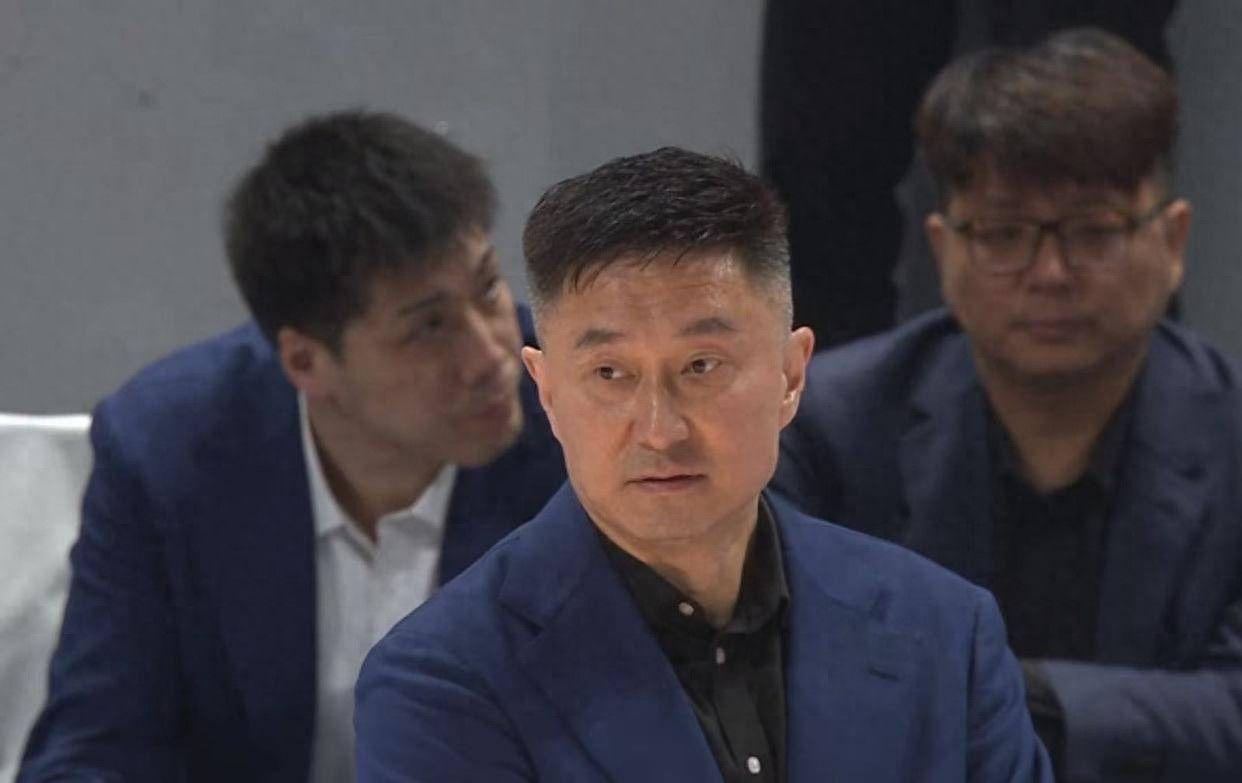 足球-骂懵焦泊乔，杜峰打压式执教反噬球队，球迷高呼：该下课了